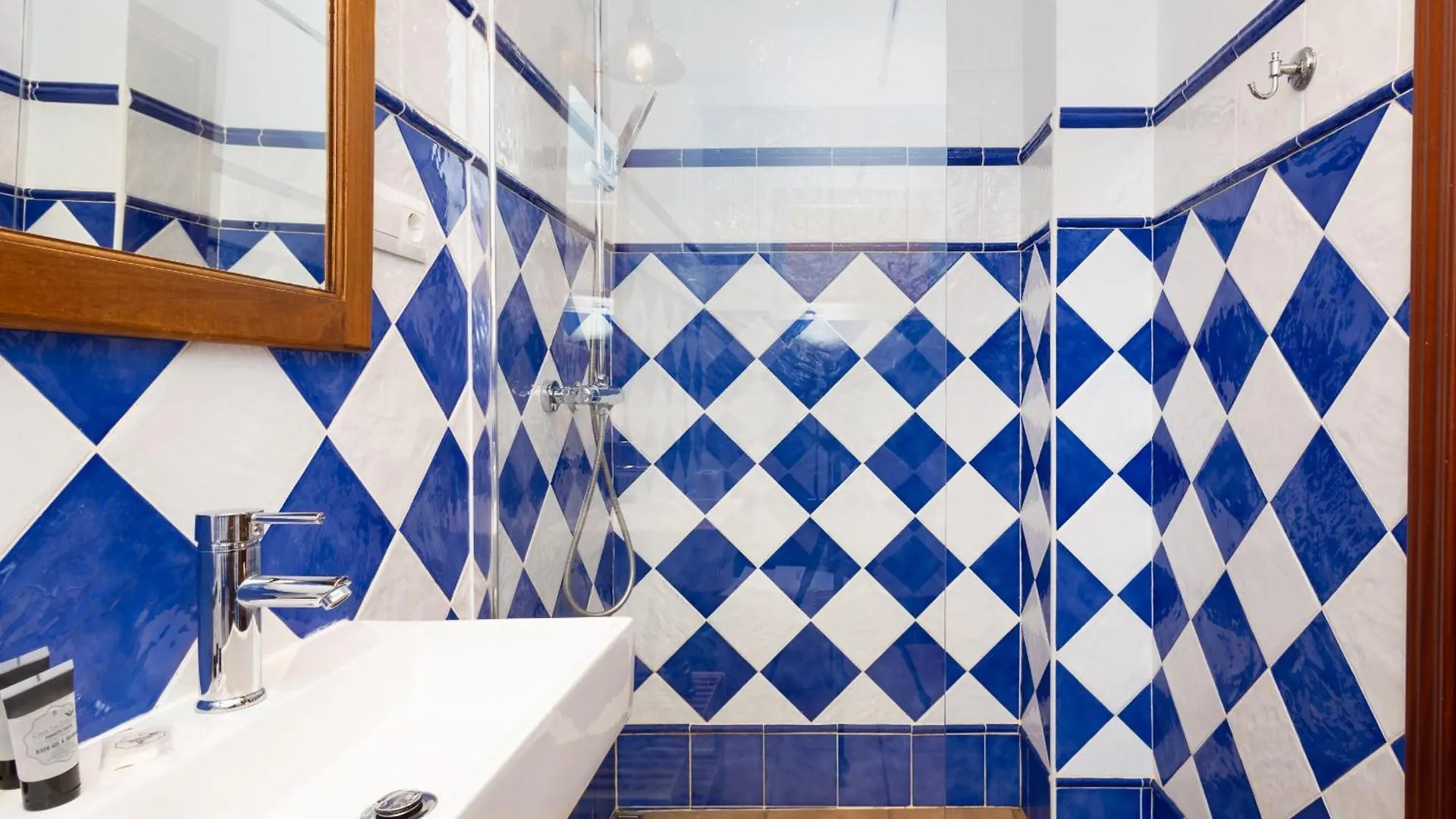 C92 - Rustic Two Bedrooms Apartment With Terrace Malaga