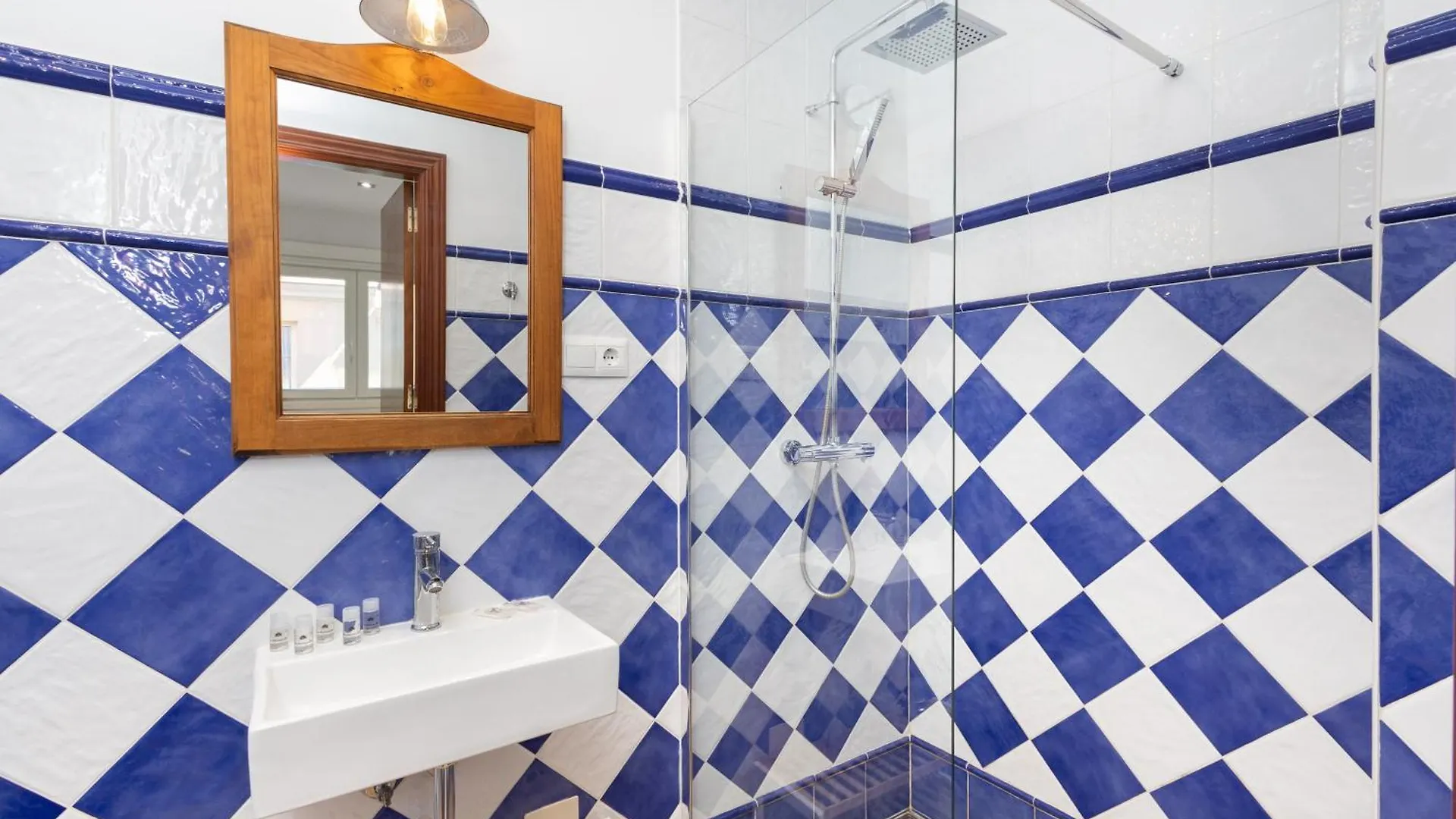 C92 - Rustic Two Bedrooms Apartment With Terrace Malaga