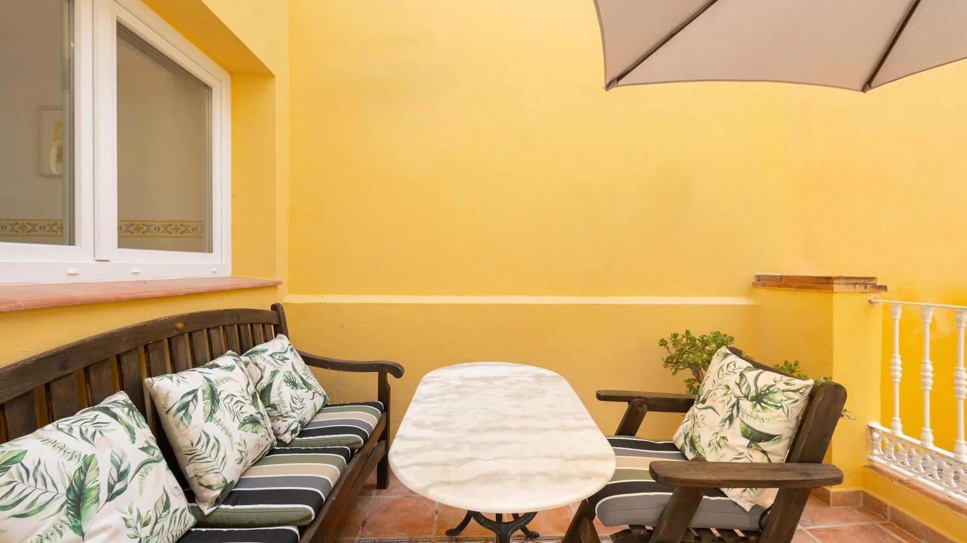 C92 - Rustic Two Bedrooms Apartment With Terrace Malaga