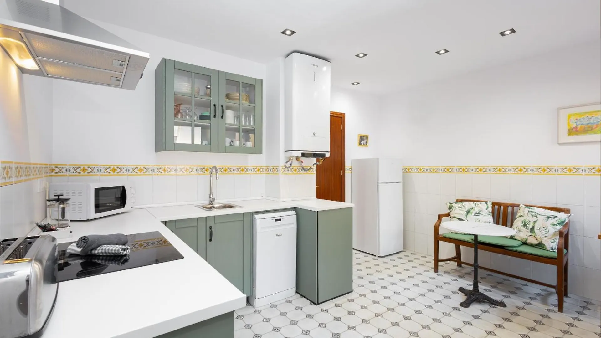 C92 - Rustic Two Bedrooms Apartment With Terrace Malaga